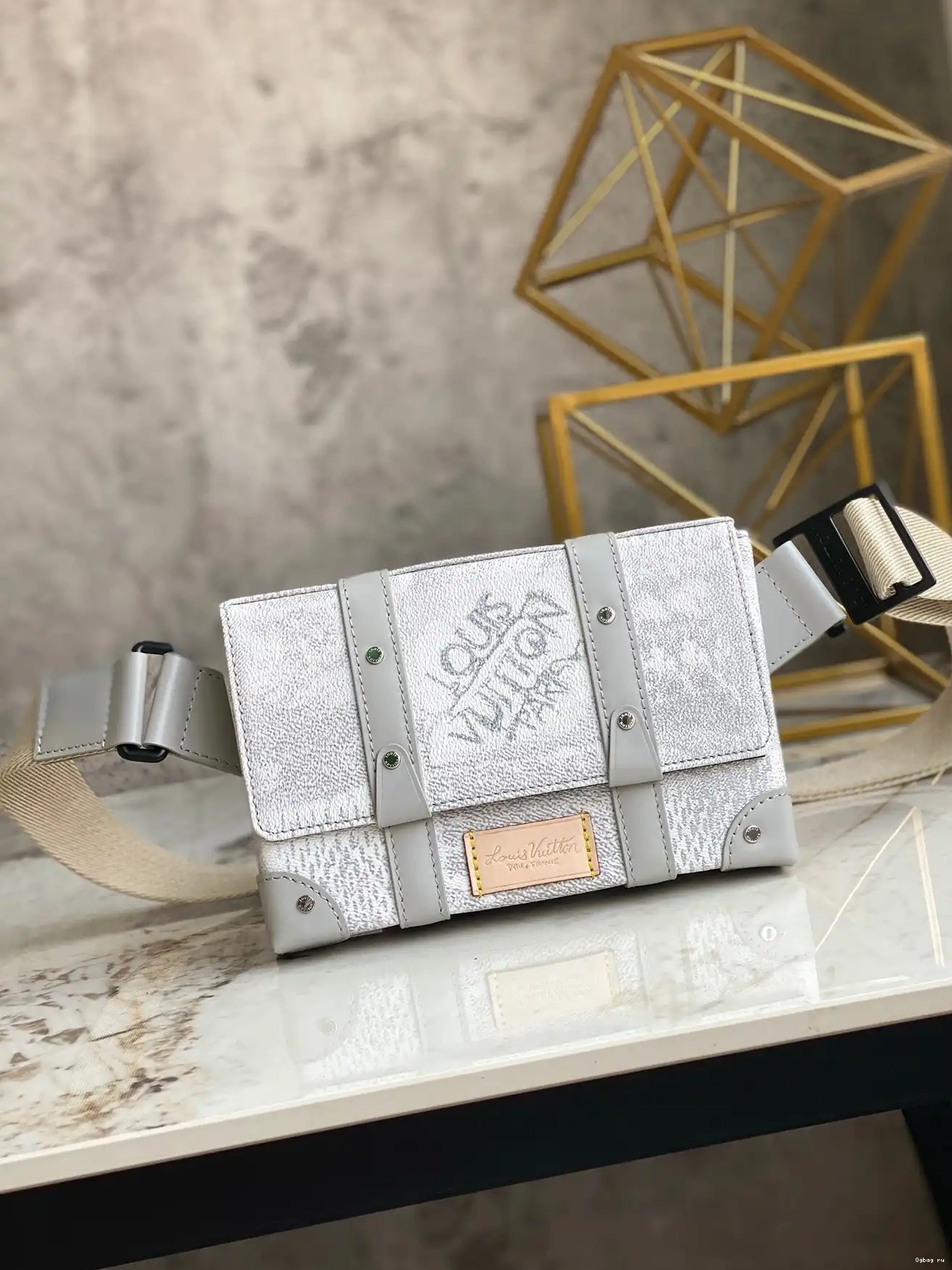 VUITTON SLINGBAG LOUIS TRUNK 0430